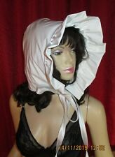 Lackhaube Lackmütze weiß Bindebänder Rüschen Adultbaby Zofenhaube  Vinylhood 