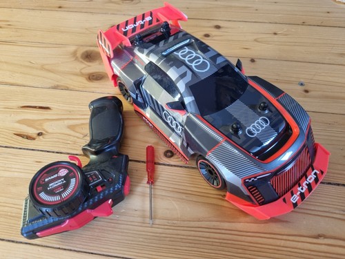 Dickie toys audi e tron - s1, e-tron