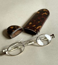 Antike Brille im Originaletui