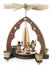 Pyramide Geschenkeengel aus dem Traditionshaus Müller in Seiffen