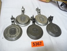 5367.     5 x alte Zinndeckel