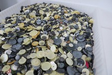 Konvolut Knöpfe  5 kg Zufallsmischung  Unbenutzte Knöpfe Vintage *02*