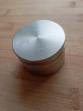 Black leaf Premium Edelstahl Grinder Kräutermühle 4-tlg. ca. 59mm ~ 60mm