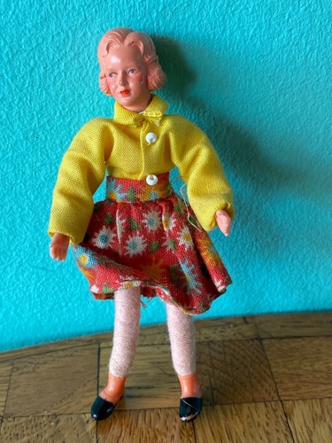 Frau caco biegepuppe rock - frau,