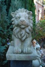 Löwe liegend antikgrün