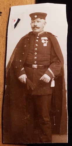 Stehender soldat mit bart - bart, in
