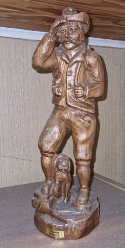 Handgeschnitzter jäger mit - jäger,
