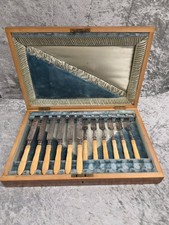 Messer und Gabeln im Kasten England versilbert