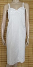 WEISSES UNTERKLEID - SPITZE -