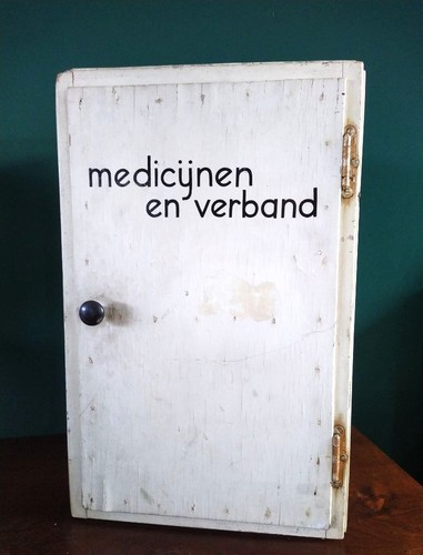 Medizinschrank verbandszeug - medizinschrank, i