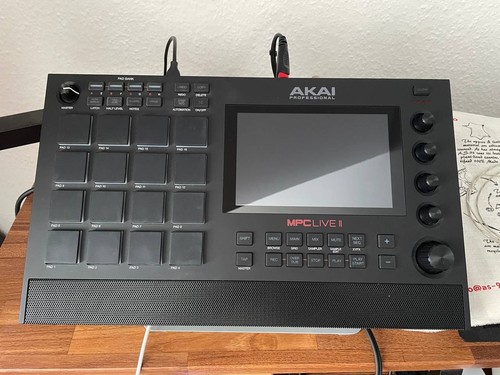 Akai professional mpc live - akai,