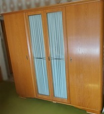 Kleiderschrank