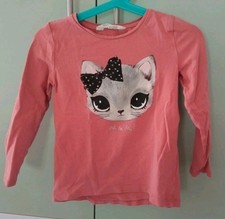 Rosa Pullover mit Katze von