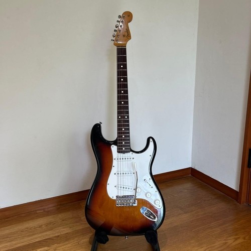 Fender japan st62 serial - fender,