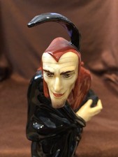 Mephisto verbeugt sich