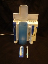 Oral B Zahn/ Mundpflege Komination Center Oxyjet Munddusche Zahnbürste