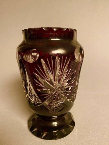 Bleikristallvase mit violettem