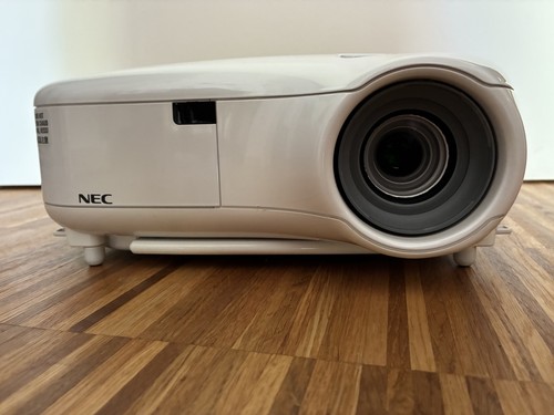 NEC-Business-Beamer