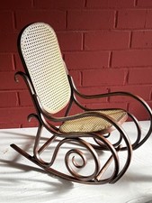 Antiker Kinderschaukelstuhl