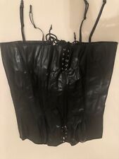 Lederbaque mit Hosenträgern Crossdresser 