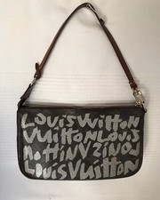 Louis Vuitton Graffiti Pochette Accessoires AR0051 Designer: Stephen Sprouse