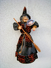 "Light & Sound" Fliegende Schwarzwald Hexe Halloween.50cm.