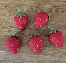 5 x Erdbeere aus Filz zum