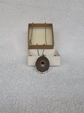 Medaillon Aus Silber (925) Mit Granatroten Edelstein.