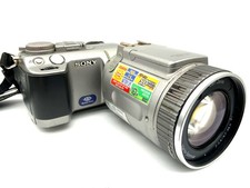 Sony CyberShot DSC-F707 Bridgekamera mit Carl Zeiss Vario-Sonnar Digitalkamera