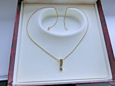 Eleganter Stab Anhänger Gold