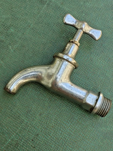 Alter wasserhahn messing - wasserhahn,