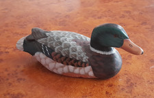 Handgeschnitzte Holzente –