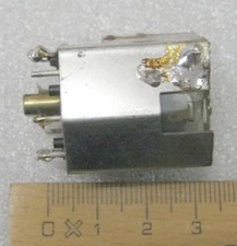 Kleiner Drehkondensator aus Radio mit Abschirmung