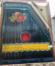 Antike Gitarr-Zither im