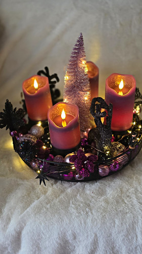Adventskranz mit lila led - adventskranz,