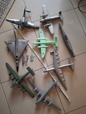 Lot Militärflugzeuge + U-Boot - Kunststoff / Holz - alte Modelle