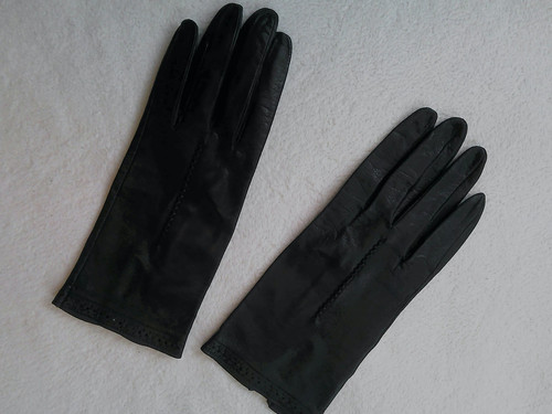 Handschuhe vermutlich echtes - (vermutlich,