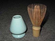 Chasentate - Matcha Besenhalter - grünliche Glasur - mit Chasen