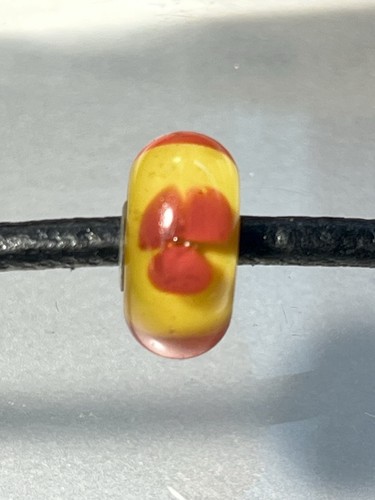 Trollbeads rote blume - trollbeads, 🍀