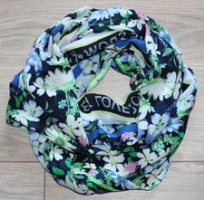 Cecil Loop Schal in Blumen