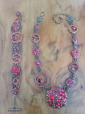 Konplott - Spell on You - im alten rot auf kupferfarbenem Metall