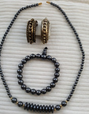 Kette, Armband Perlen silbergrau und Ohrringe (Creolen) gold fast neu