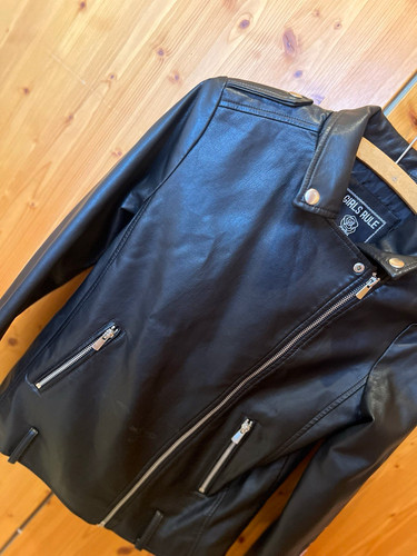 Schwarze jacke lederoptik - in,