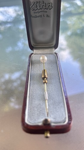 Anstecknadel oder