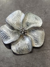 Wunderschöne Brosche von LBVYR