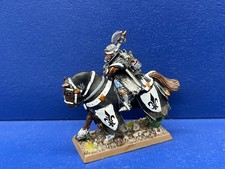 Ber. Herzog / mounted Bretonnian Lord with axe für Bretonia METALL GUT BEMALT