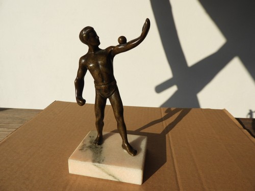 1920 bronzefigur ballspieler - c.1920,