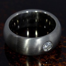 Interessanter Palladium Ring mattiert in 585 mit einem Diamant