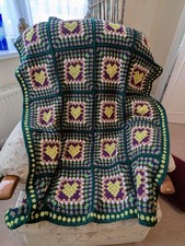 Handarbeit gehäkelt grün Granny Square Herz Patch Decke Überwurf 49" x 39"
