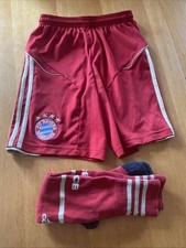 FC Bayern München Fußball Hose Shorts Gr. 152 und Sockenstutzen Gr. 2 Rot-Beige